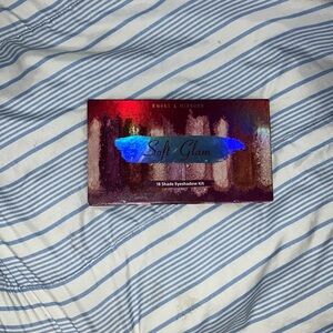 Brand- Smoke & Mirrors, 18 Color Eyeshadow Palette